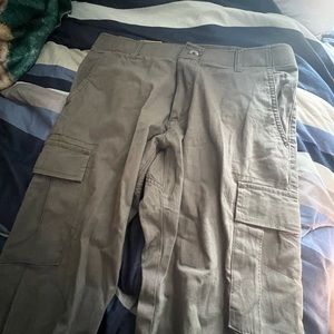 Selling MEN LEE REGULAR FIT SIZE 32X32. Super stretchy